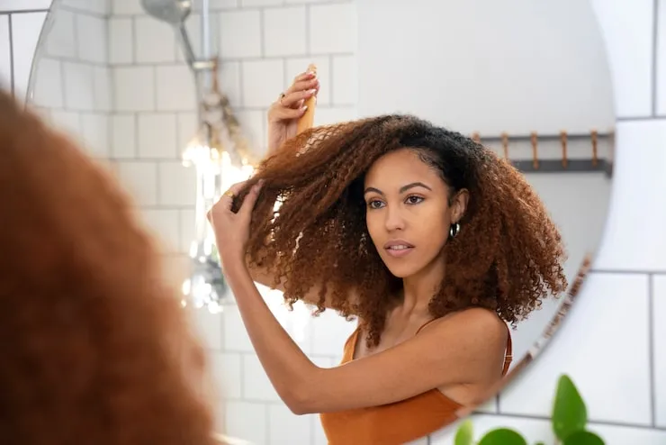 Best Haircare Routine for Dry Hair in Cold Climate: Winter Guide