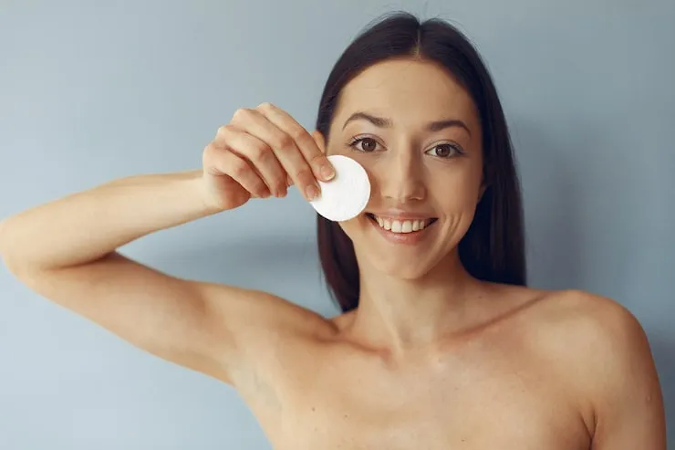 What Toner Is and What It Does for Skin